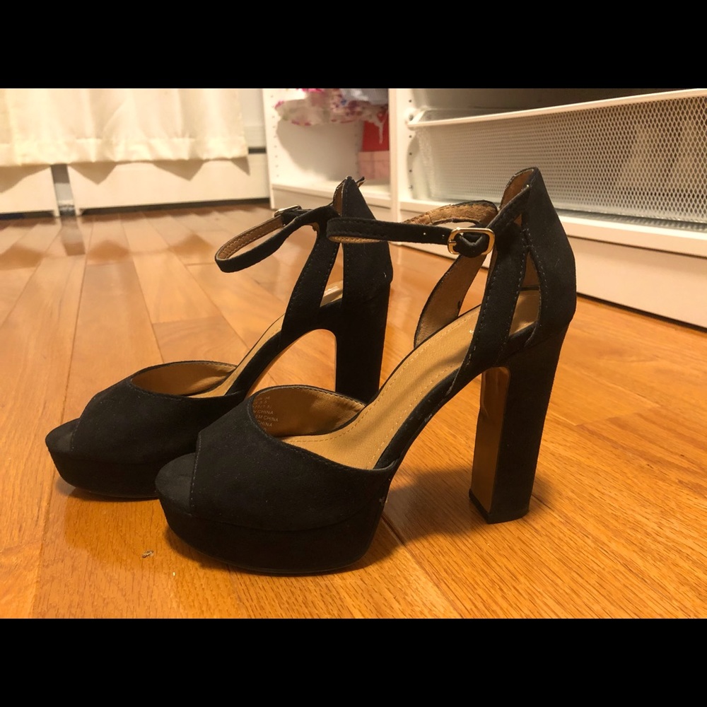 high-heeled shoes